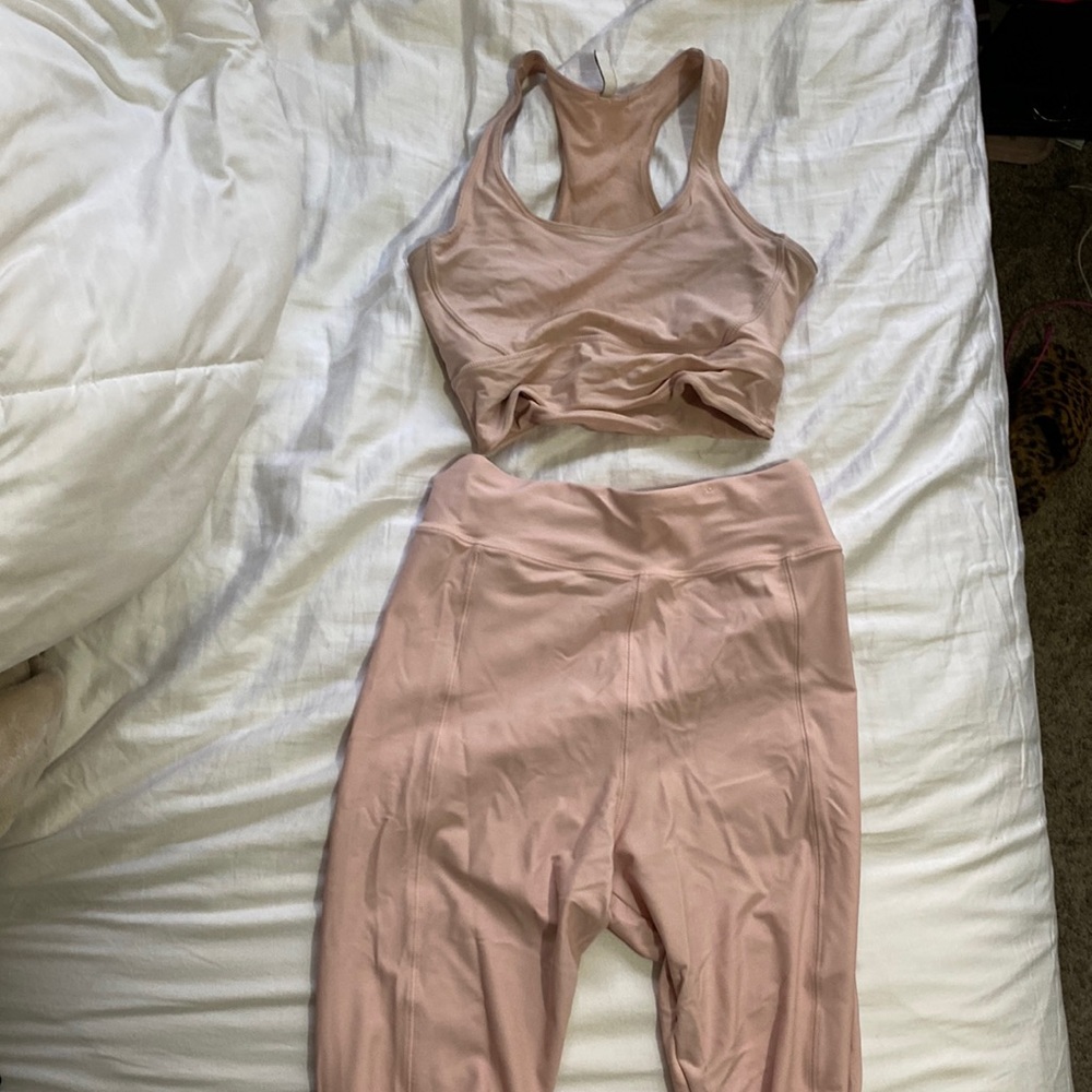 Light pink workout set
